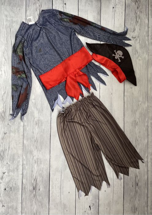 Костюм пирата карнавальный на мальчика 6-7 лет , состояние отличное