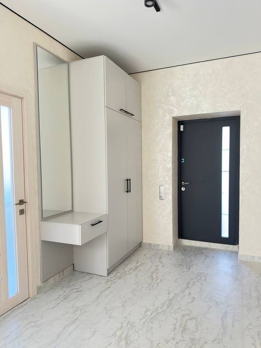 Новий ТАУНХАУС з новим ремонтом, м.Буча, вул.Києво-Мироцька.