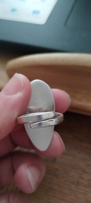 Pierścionek ze srebra z bursztynem