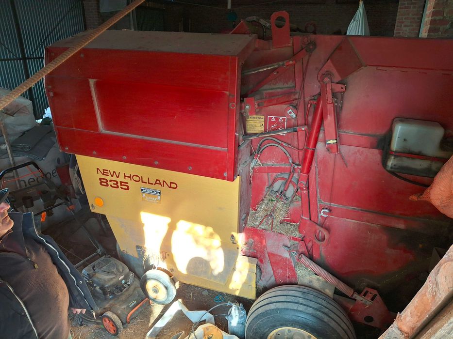 Prasa rolująca New Holland 835 łańcuchowa zmiennokomorowa