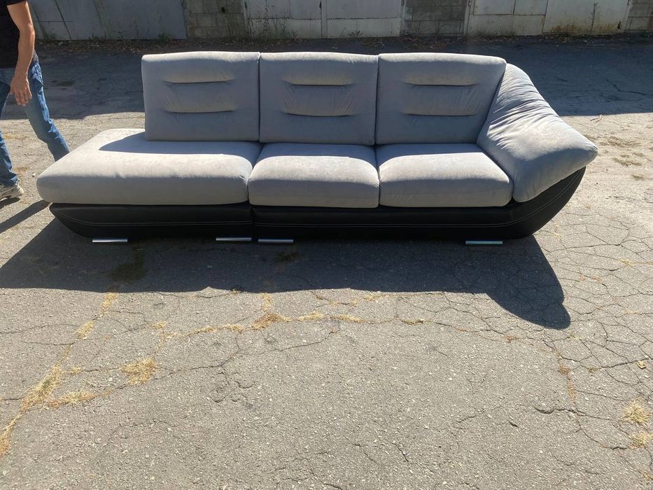 Прямий сучасний диван