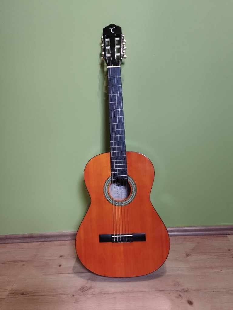 10-letnia gitara akustyczna prawie nie używana + pokrowiec