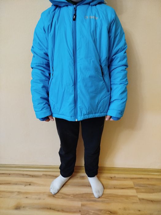 Продаю куртку  синього кольору