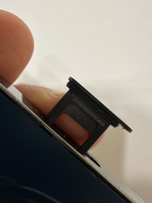 iPhone 12 Pro не вмикається