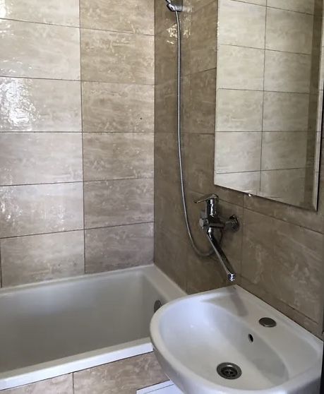 Продаж двоповерхового будинку