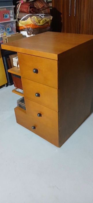 Móvel de quarto muito bom