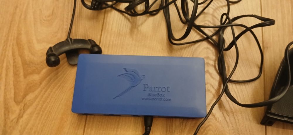 Radio F263 DORIAN do Fiat Doblo, Opel Combo. W zestawie ramka i Parrot