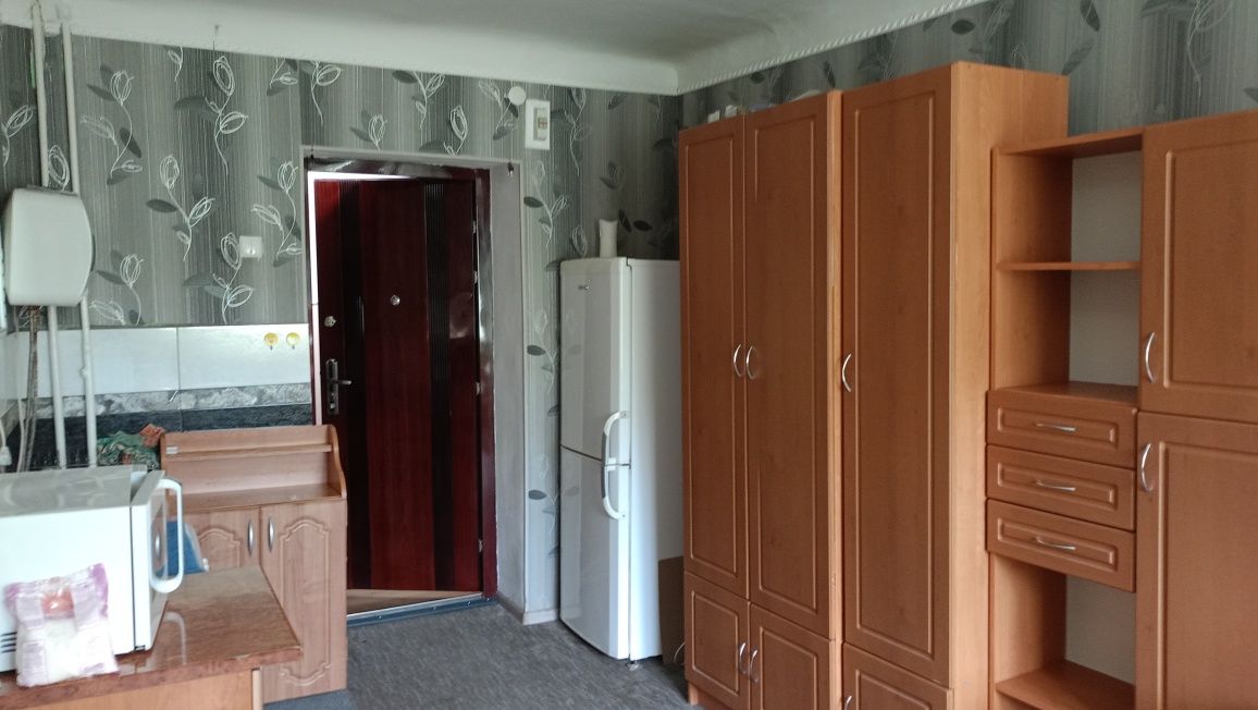 Здається кімната для однієї дівчини