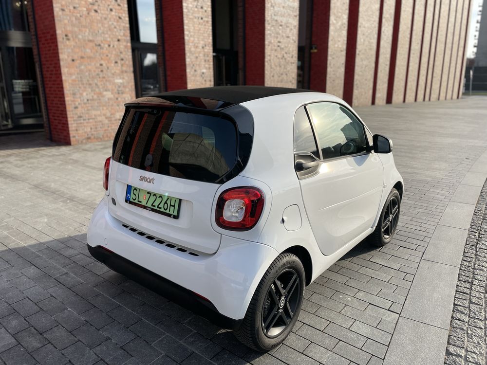 Smart Fortwo EQ z systemem szybkiego ładowania 22 kW