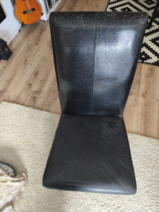 Mesa de Sala com oferta das cadeiras