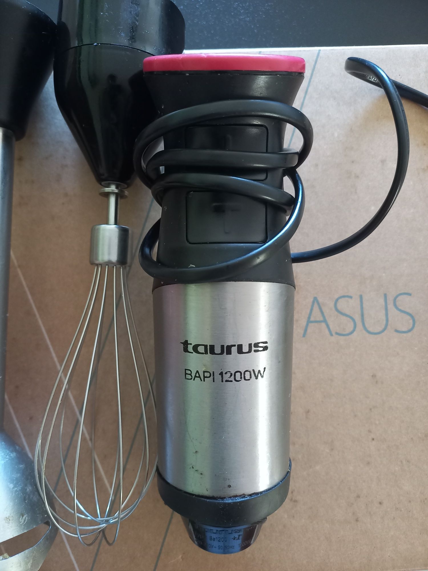 Varinha TAURUS Bapi 1200W e Ferro Rowenta Focus 2400 W