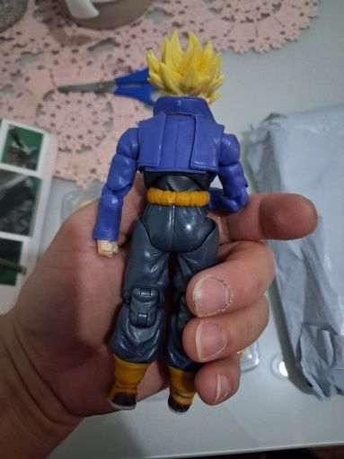 Figura Dragon Ball Z Super Saiyan Trunks SHF – 15 cm – Nova
