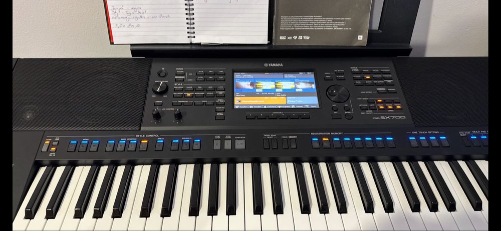 Yamaha PSR SX700 ideał na gwarancji jak nowy