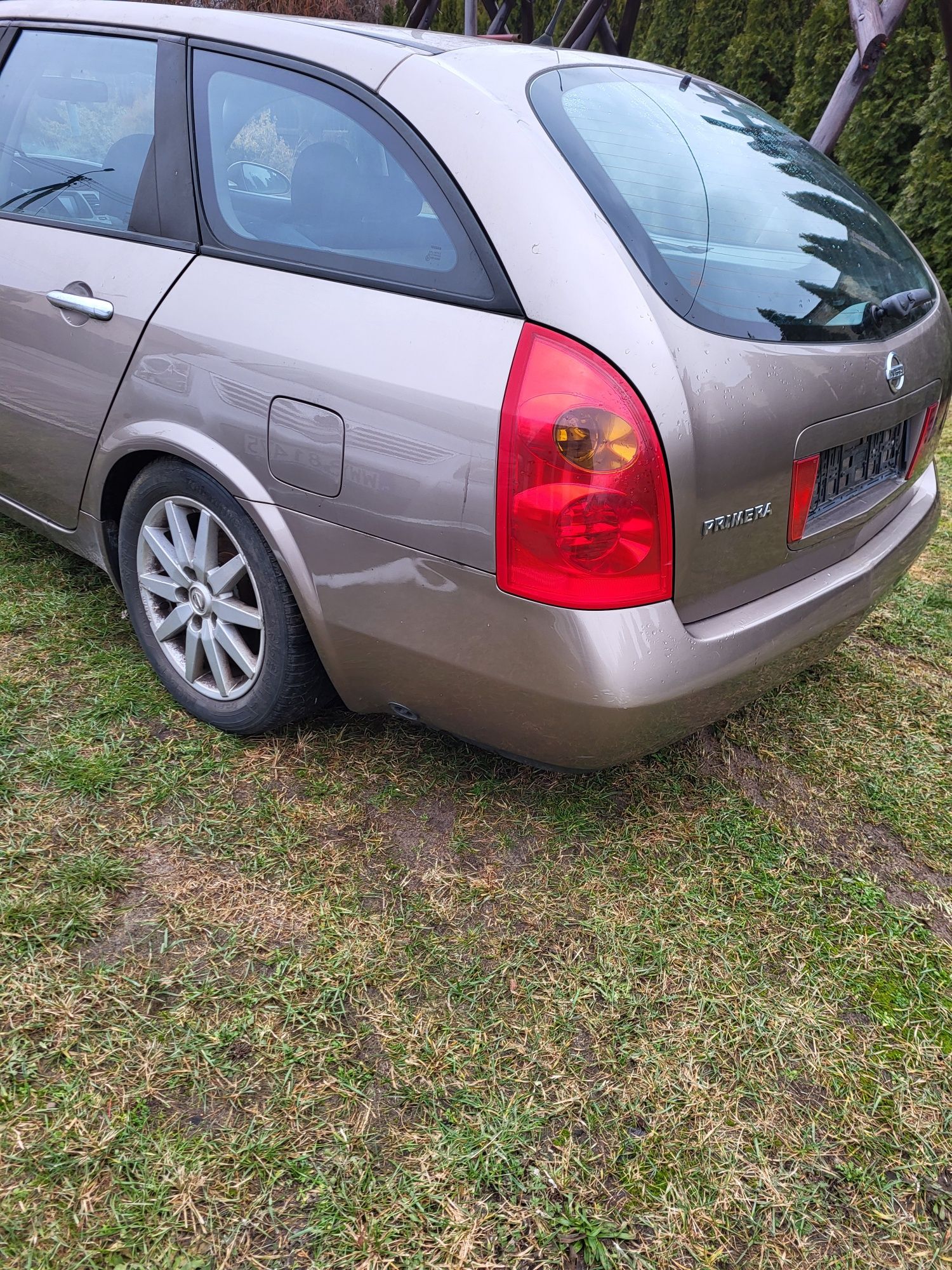 Tył Nissan Primera P12 1.8 kombi kolor C30G