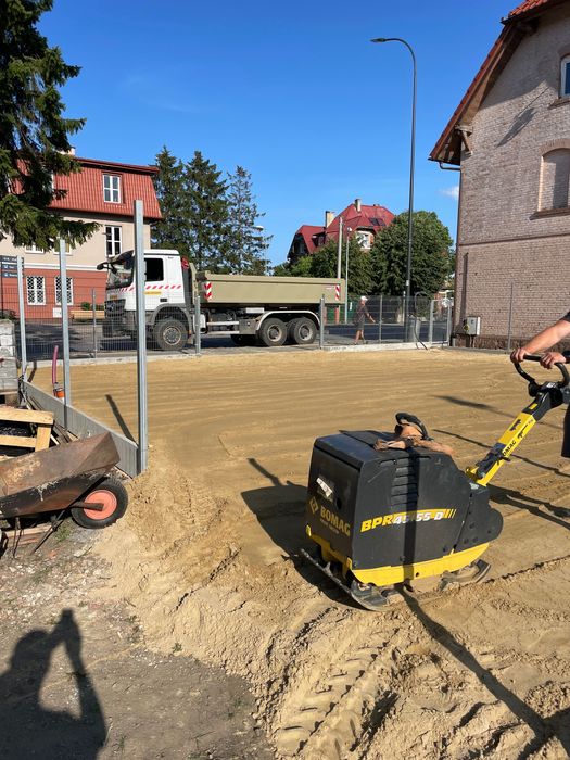 Prace ziemne wyburzenia wykopy prace brukarskie
