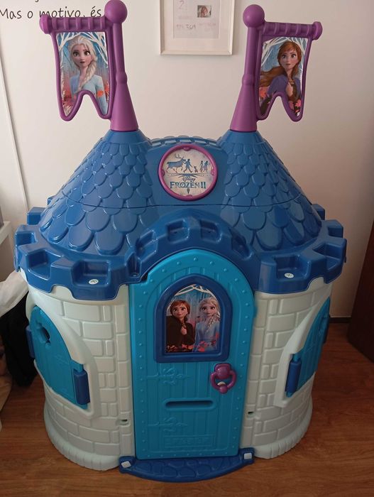 Castelo da Frozen em excelente estado