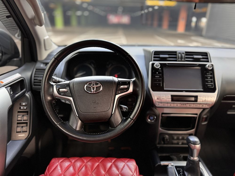 Toyota Land Cruiser Prado 2019poky 2.8TDI.