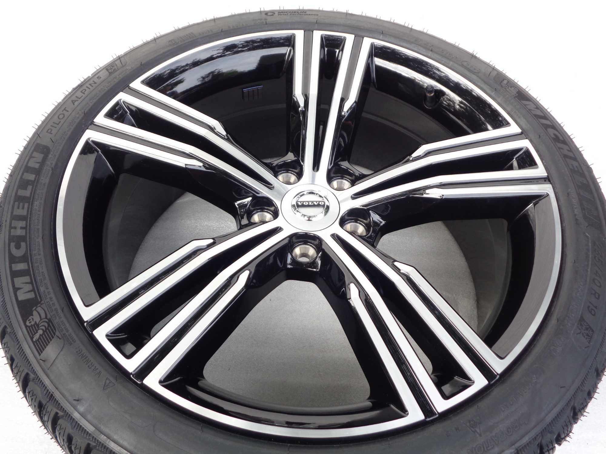 FELGI Alufelgi 19 5x108 VOLVO V60 S60 V90 S90 ET 42 JAK NOWE 2022r