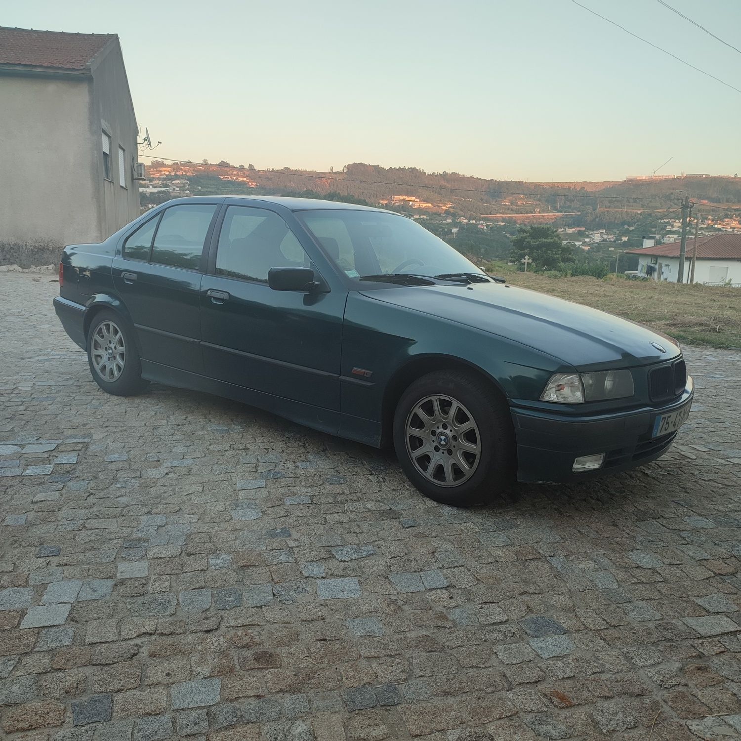 Carro Bmw 316   cilindrada  1600 gpl