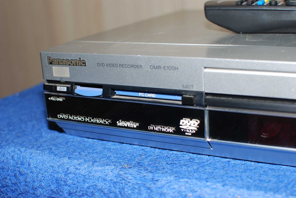 Nagrywarka DVD z Dyskiem twardym Panasonic DMR-E100HEG  z pilotem