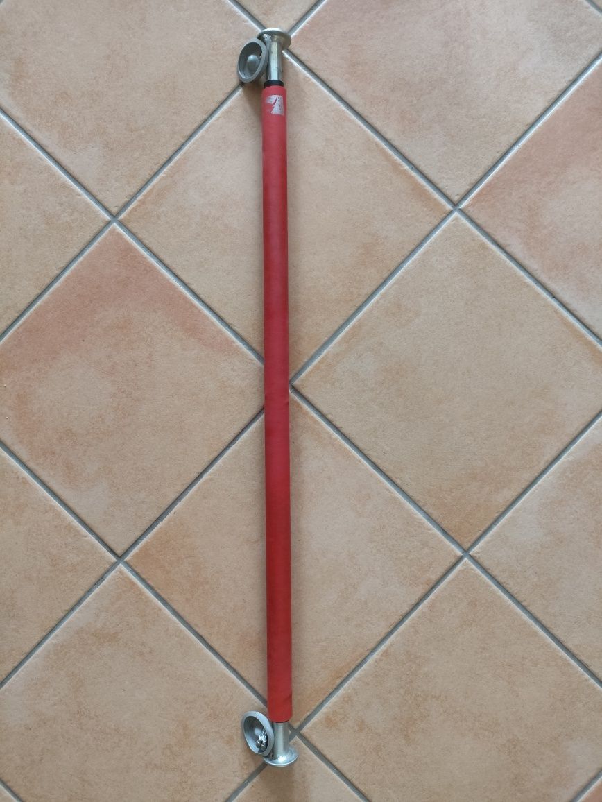 Barra grande para elevações (pull-ups)