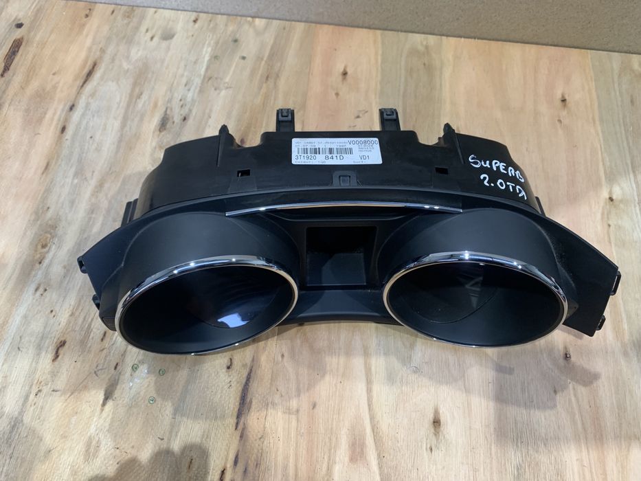 Skoda SuperB II 2.0 TDI licznik zegary EUROPA