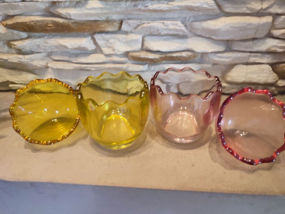 Szklane ozdoby w kształcie jajek