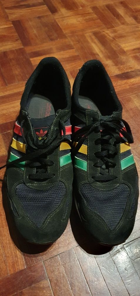 Tênis Adidas L.A Trainer Preto com listras nas cores da Jamaica