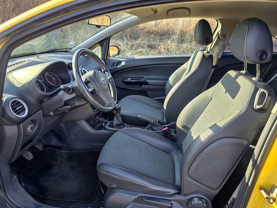 Opel Corsa w bogatej wersji, reflektory adaptacyjne AFL