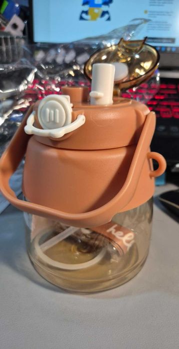 Bidon 1l na wodę do szkoły butelka na pasku z uchwytem na siłownię