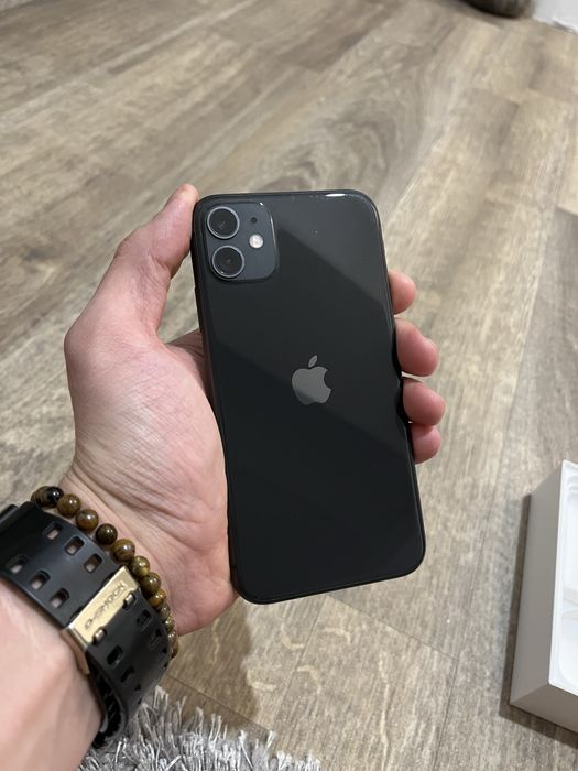 iPhone 11 128 гб в хорошому стані.