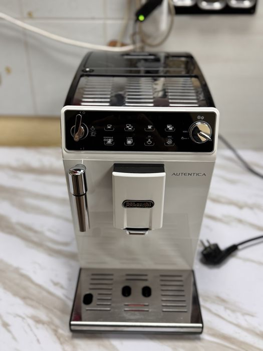 Зернова кавомашина кавоварка Delonghi Autentica гарантія