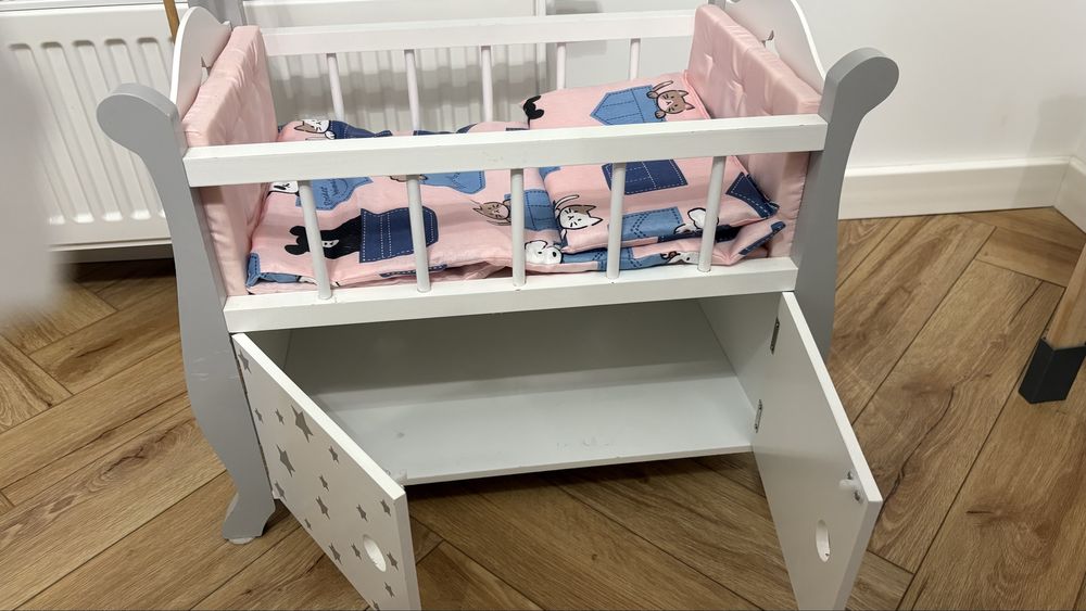 Drewniane łóżeczko dla lalek