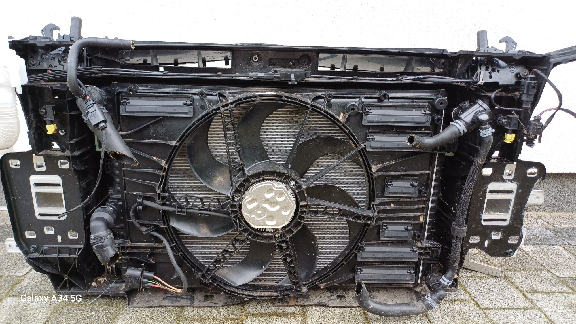 Kompletny Pas przedni z chłodnicami chłodnice  audi Q3 F3 83A 2.0 dies