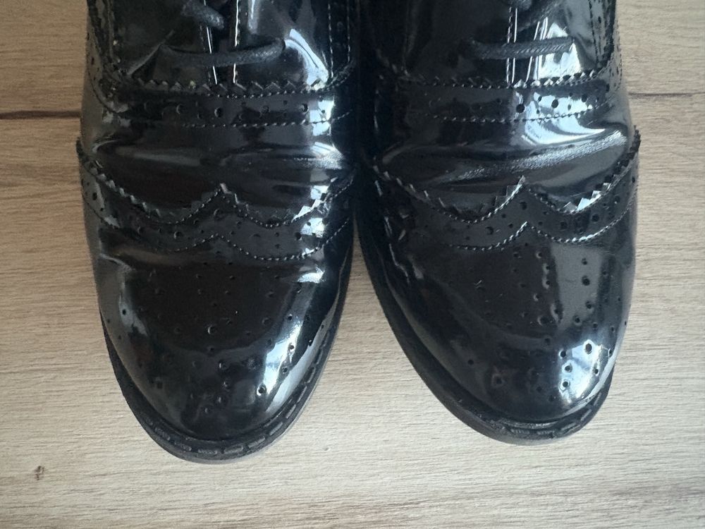 Buty wiązane lakierki r. 37/38