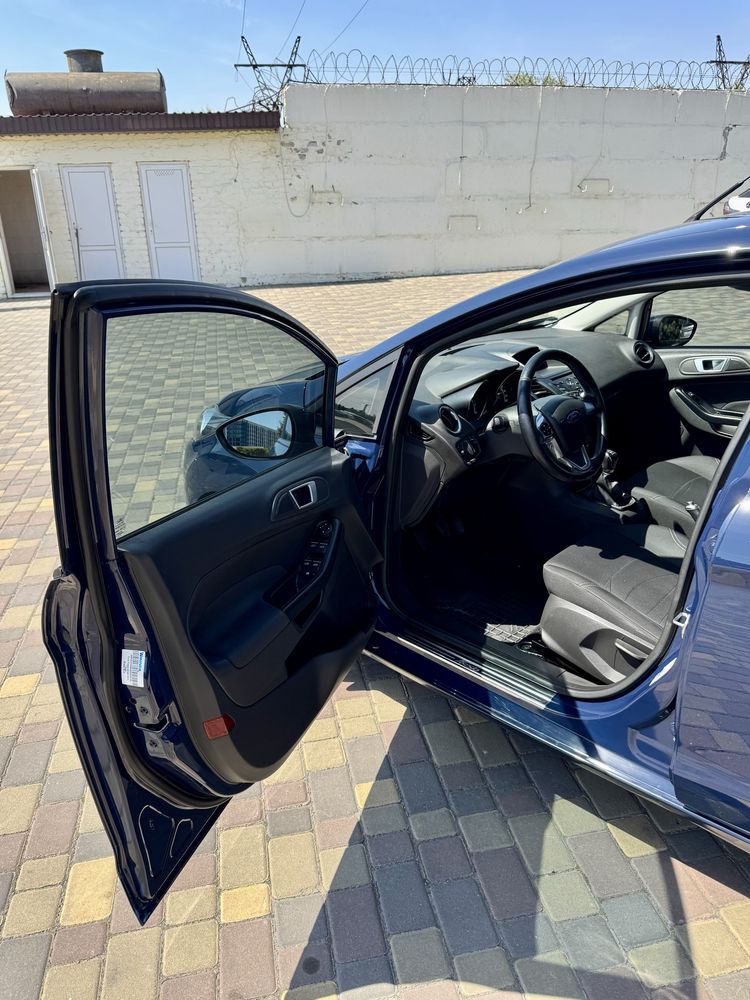Продам автомобиль Ford Fiesta 2016