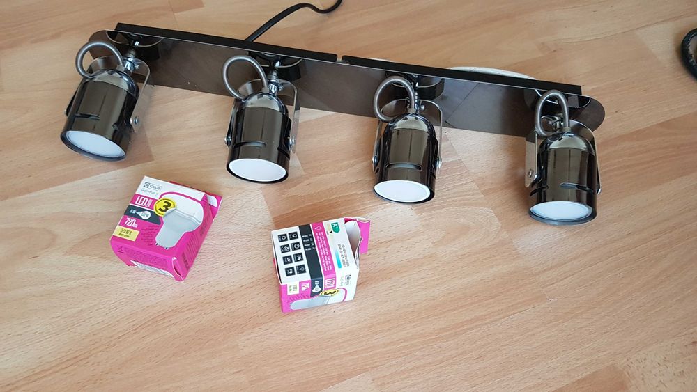 Elegancki kinkiet do wnętrz, jak nowy