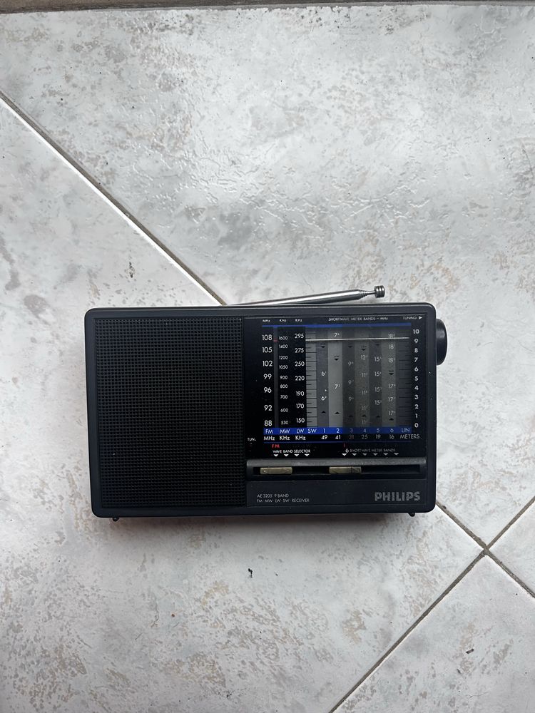 Rádio portátil da marca Philips AE 3205 Vintage