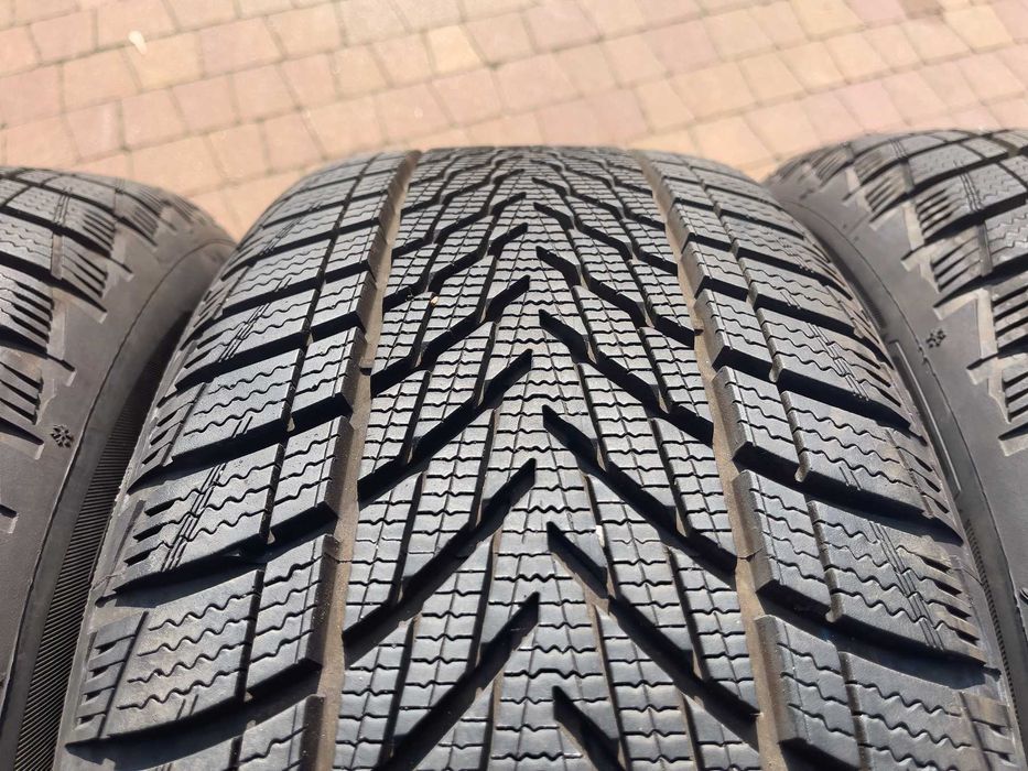 3622. Opony zimowe 225/50/17 Goodyear 8.5mm 23r cena za 4szt jak nowe