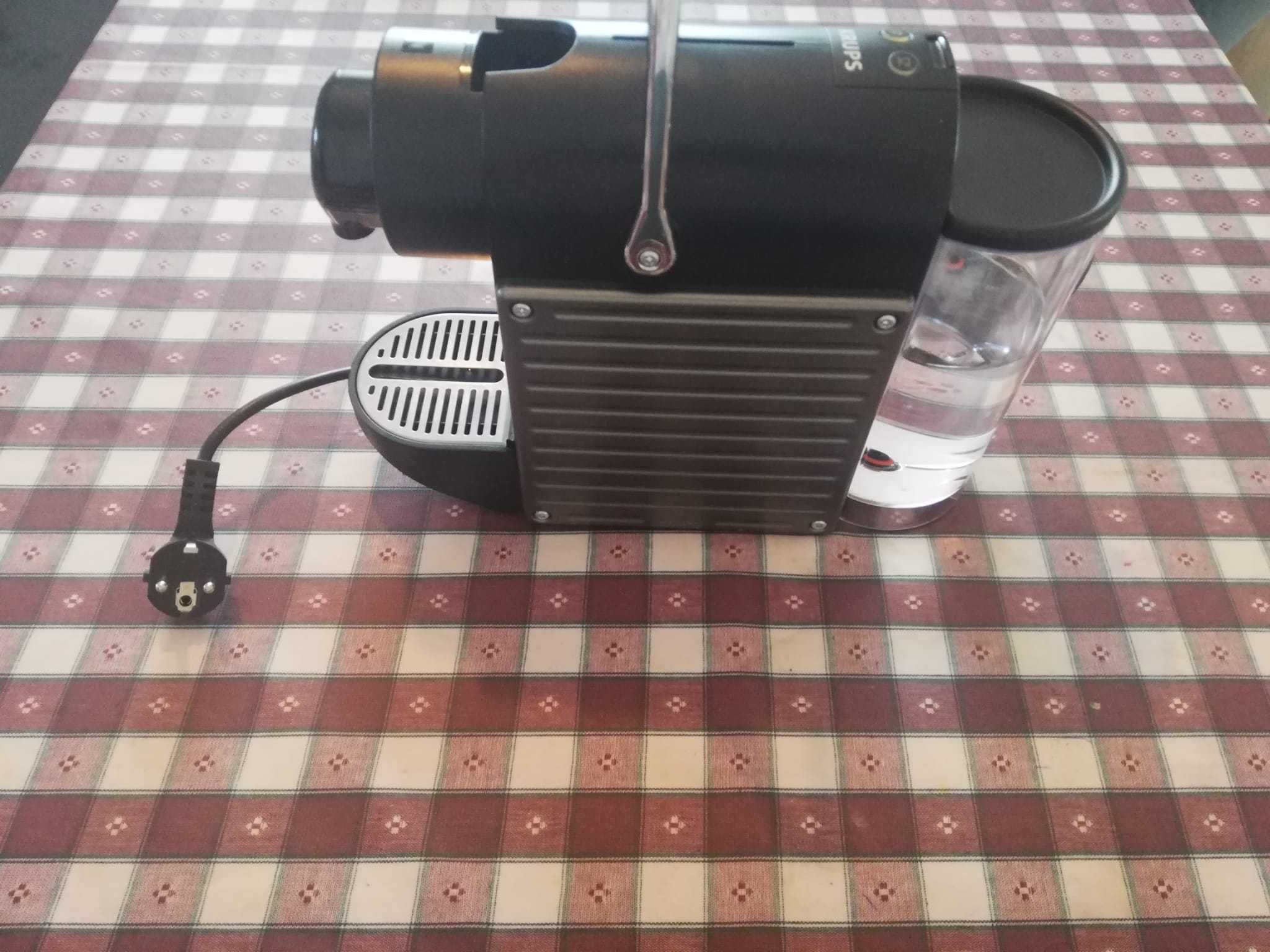 Máquina de café Nespresso Pixie Titan