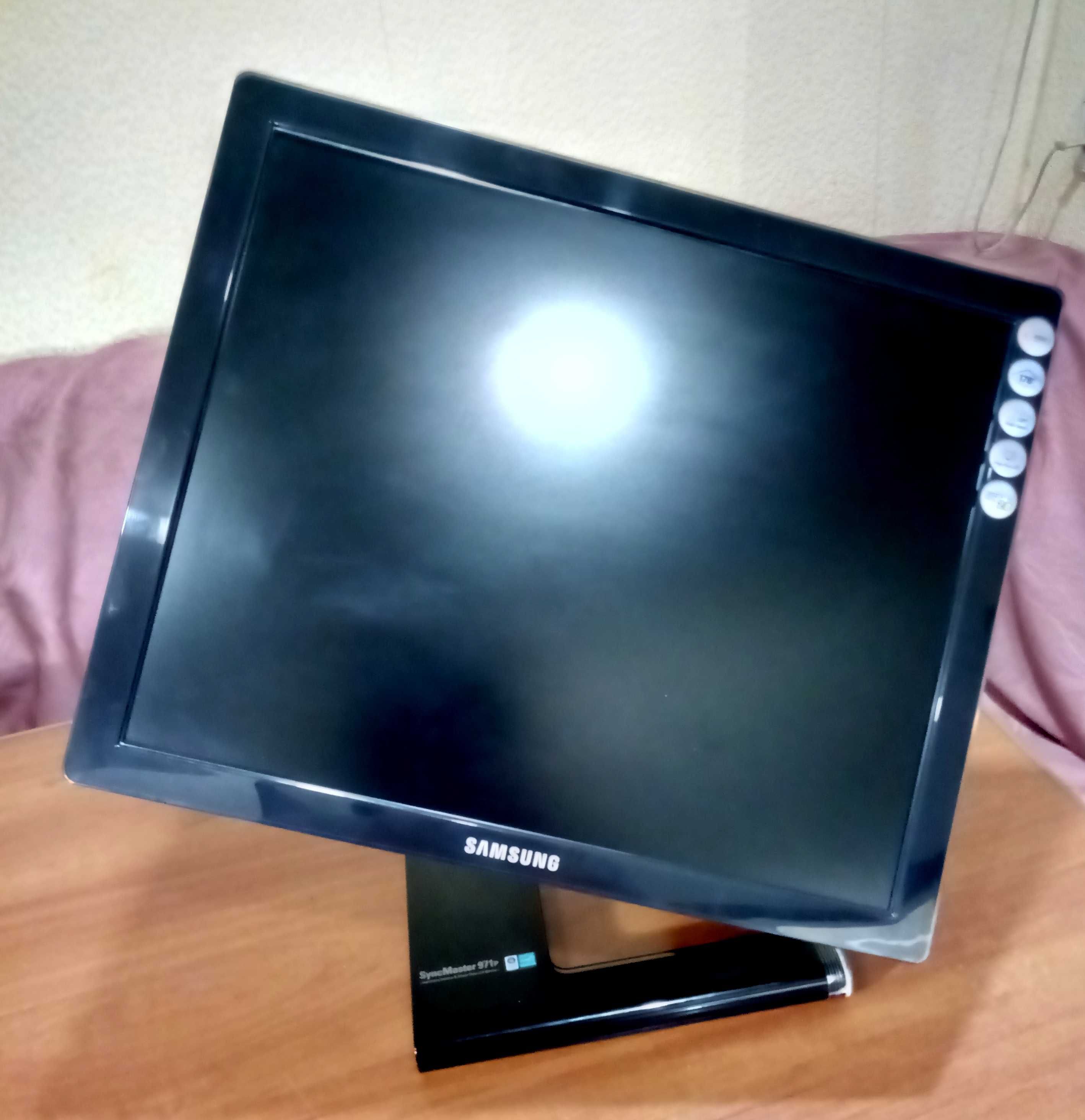 ЖК-монитор 19" Samsung 971P LS19MBXXFV