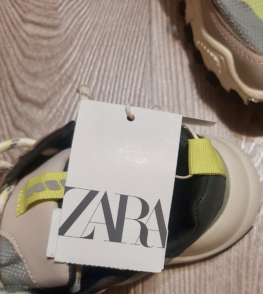 Продам кросівки ZARA 39 розмір (24,9см)
