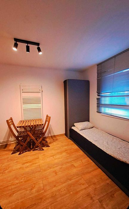 Niezależny dom  kwatery noclegi dla firm plac na sprzęt parking 7 osób