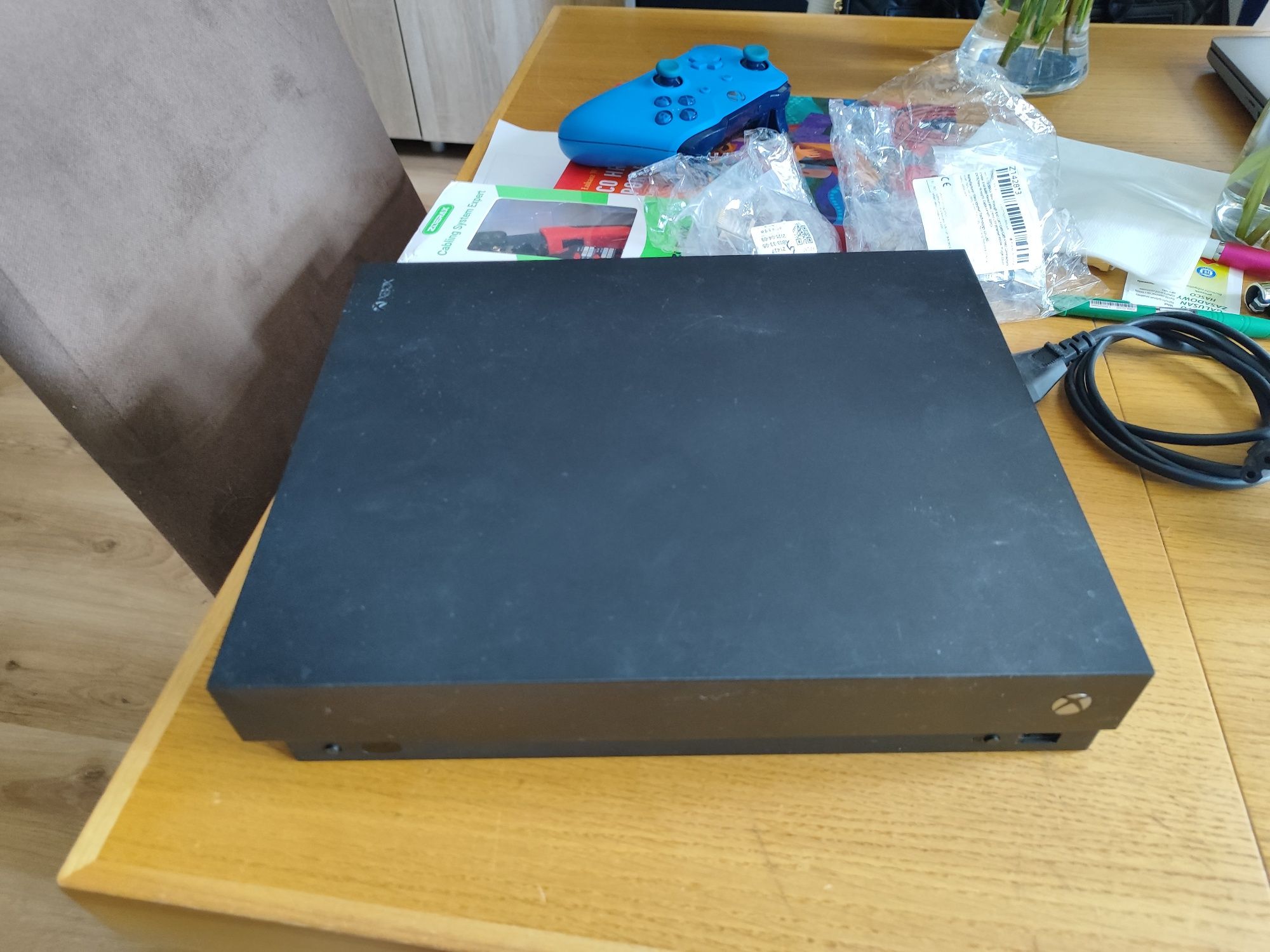 Xbox one X 1tb plus pad