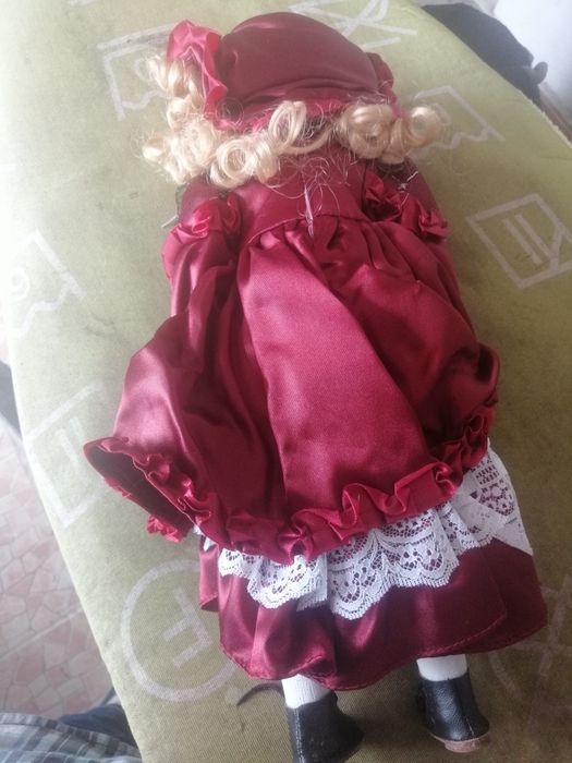 Boneca de porcelana DOLL