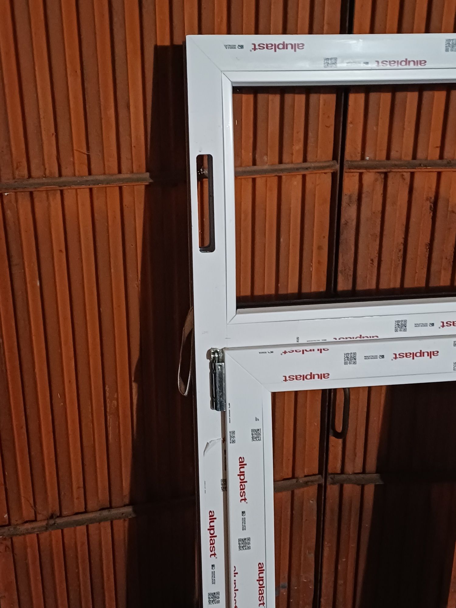 vendo janela com acesso para estores.