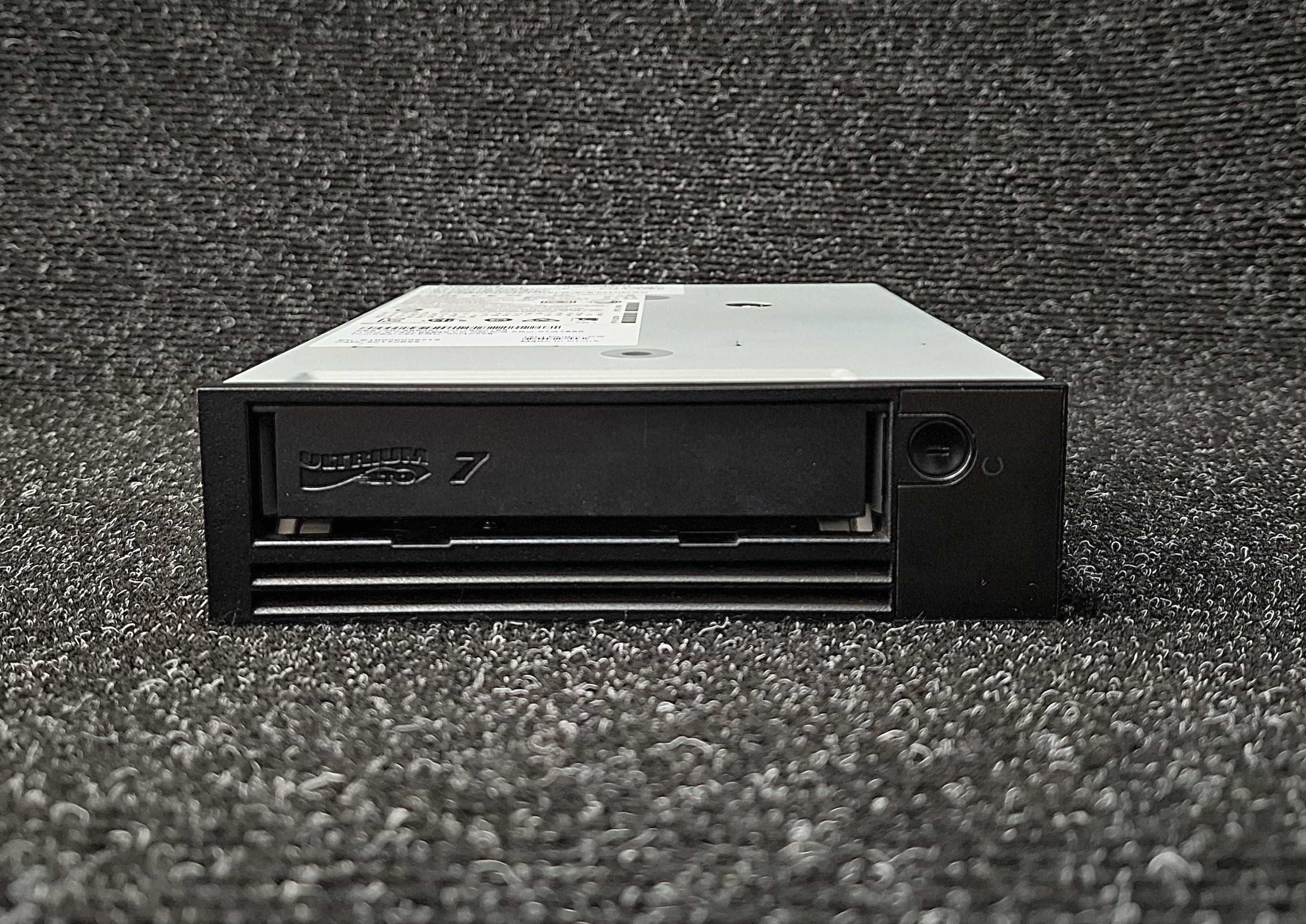 Стрічковий накопичувач IBM LTO-7 Ultrium 7-H 00HV706