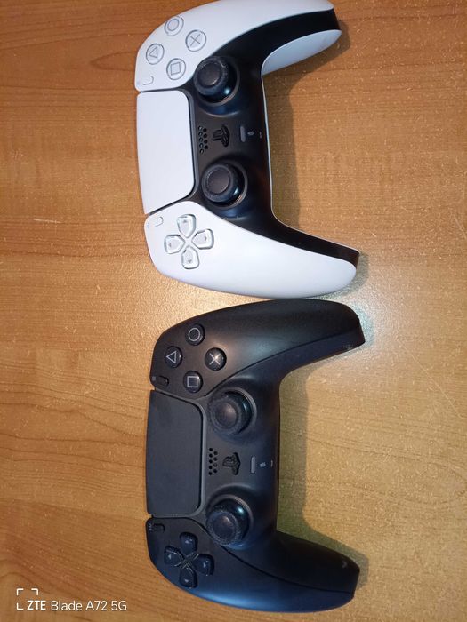 PS5 Digital + Conta C/ PSPlus Extra até 6/1/26 + Cmnd DualSense Edge