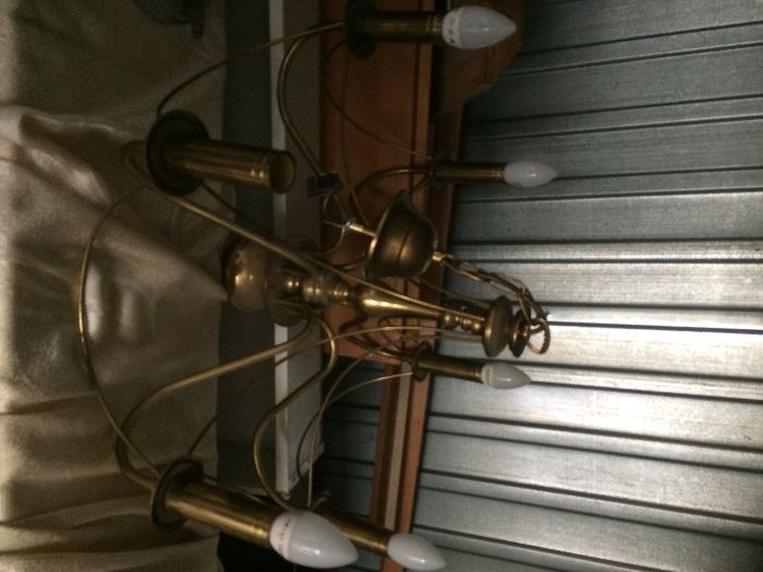 Sprzedam złotą lampę do salonu