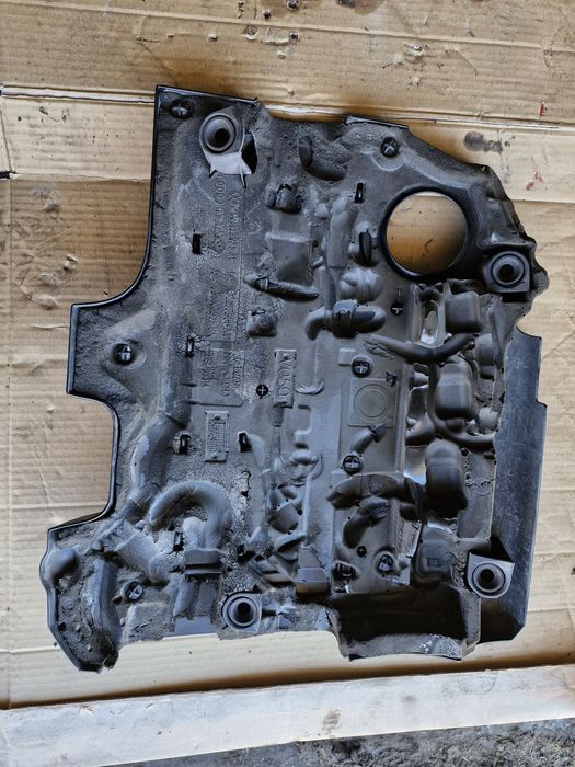 Oslona  pokrywa silnika 1.6 tdi